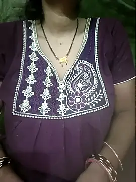 Snapshot of Sexyradha_ chatting on April 21, 10:49 pm Sexyradha online show from April 21, 10:49 pm