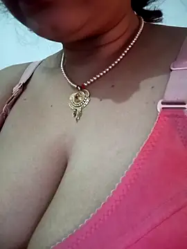 Snapshot of Neha-Bhabhi-Rasily chatting on February 3, 3:48 am Neha-Bhabhi-Rasily online show from February 3, 3:48 am