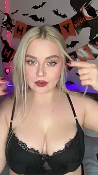 April Vancee online show from October 31, 4:03 pm