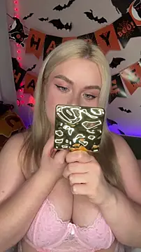 April Vancee online show from October 26, 1:00 pm