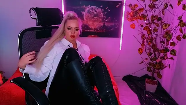 Miss Alice Silver online show from October 3, 10:00 pm