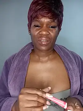 Snapshot of Missvixen81 chatting on July 20, 8:22 am Missvixen81 online show from July 20, 8:22 am