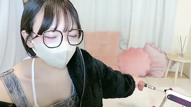 mami-pokoch online show from December 1, 2:18 pm