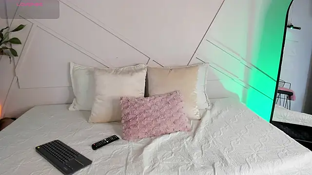 alanarouge online show from December 5, 11:53 am