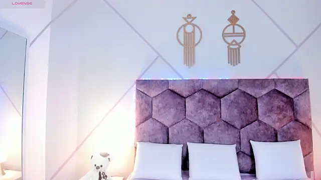 aurora collinss  online show from November 21, 12:26 pm