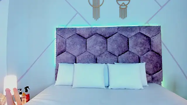 aurora collinss  online show from October 7, 1:12 pm