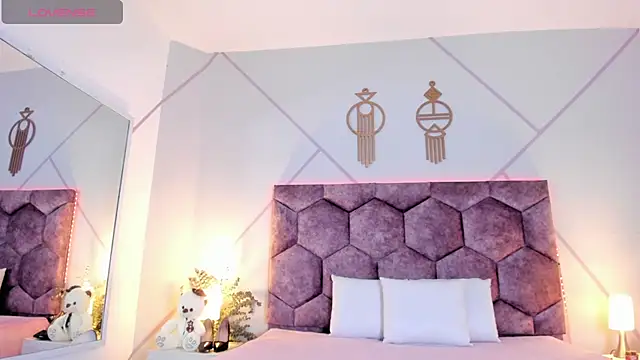 aurora collinss  online show from February 14, 12:49 pm