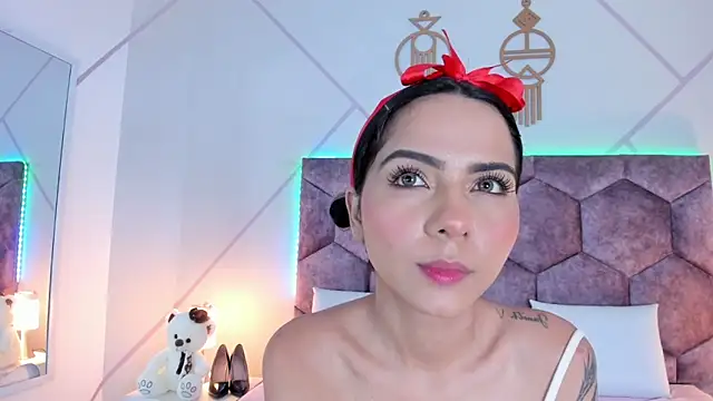 aurora collinss  online show from December 22, 12:49 pm