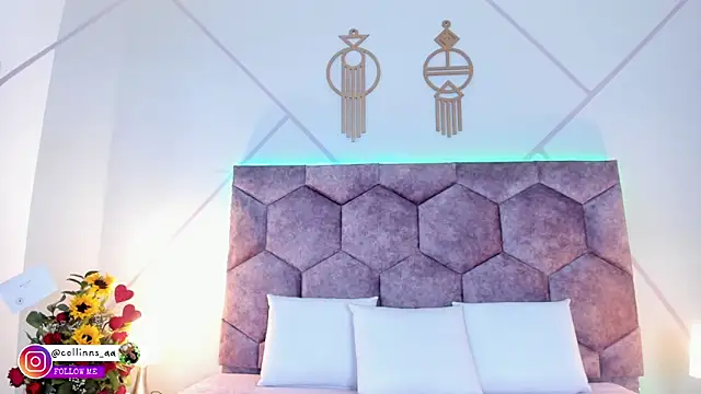 aurora collinss  online show from December 3, 12:37 pm