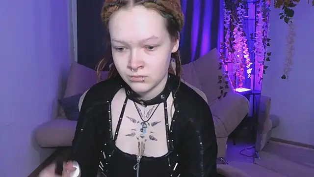 NicoleFlloret online show from March 5, 6:01 am
