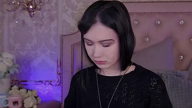 HeatherSweet  online show from March 22, 6:20 pm