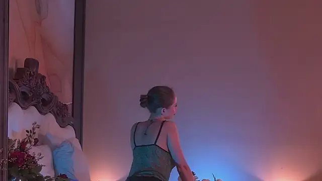 Amanda River online show from November 5, 7:06 pm