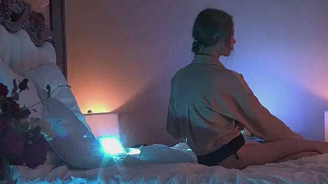 Amanda River online show from November 24, 6:08 pm