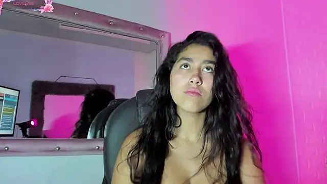 Mia Montess online show from February 4, 8:48 pm