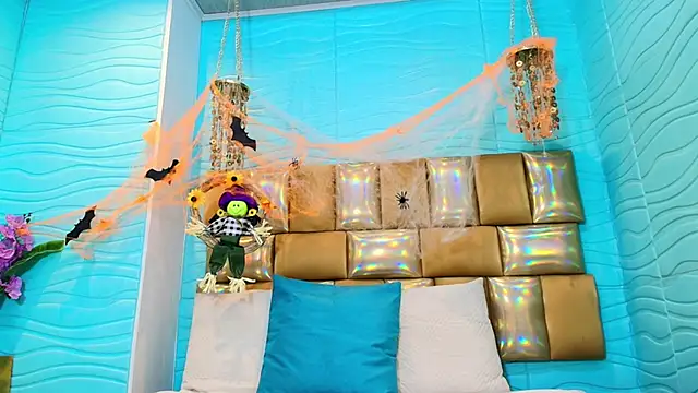 Mia Montess online show from October 24, 1:10 pm