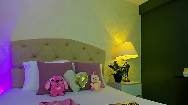 Mia Montess online show from April 8, 1:12 pm