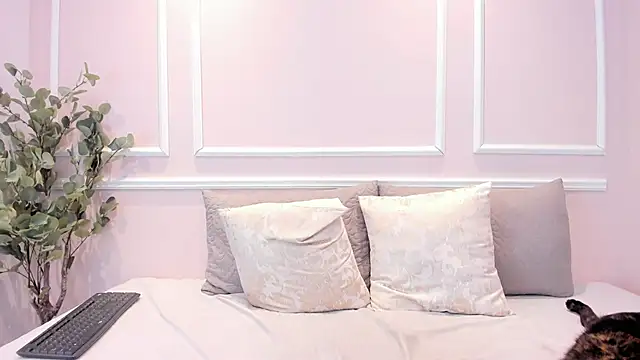 Lucy Canel online show from February 15, 6:07 pm