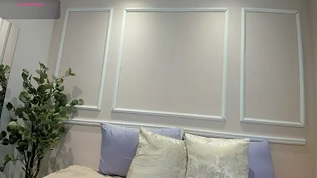 Lucy Canel online show from February 7, 5:10 pm