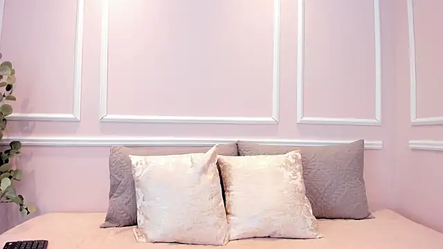 Lucy Canel online show from December 17, 7:19 pm