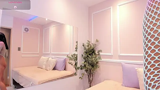 Lucy Canel online show from February 4, 6:58 pm