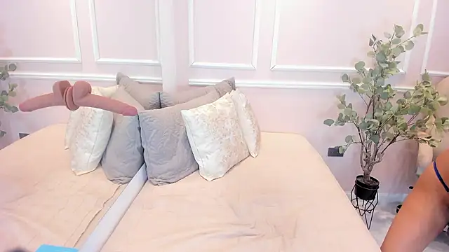 Lucy Canel online show from February 22, 12:51 pm