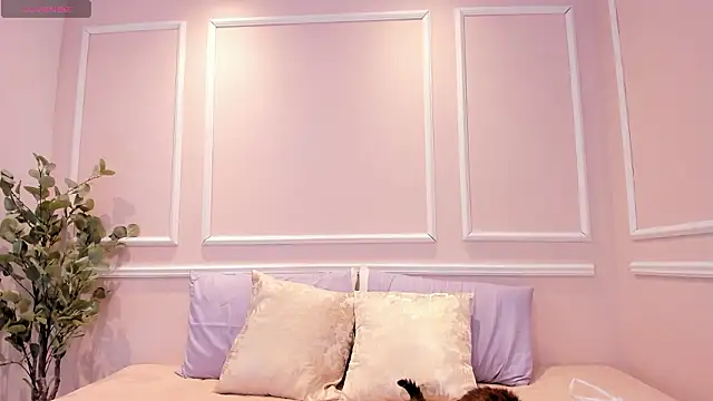 Lucy Canel online show from February 6, 7:32 pm