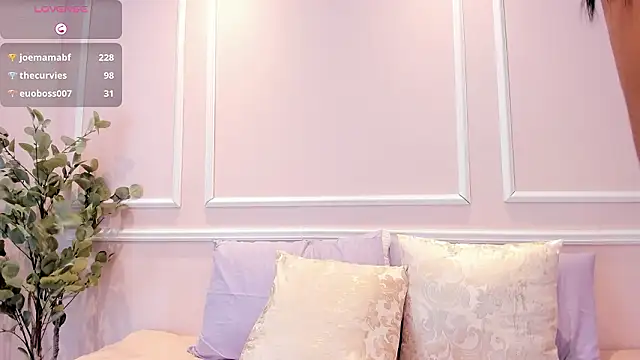 Lucy Canel online show from February 5, 7:10 pm