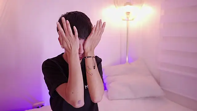 Snapshot of tommy_blue chatting on February 2, 4:28 pm tommy blue online show from February 2, 4:28 pm