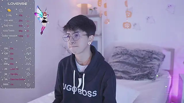 Snapshot of tommy_blue chatting on October 30, 7:55 pm tommy blue online show from October 30, 7:55 pm