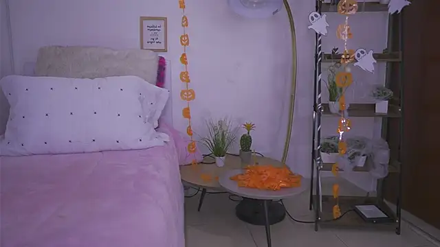 Snapshot of tommy_blue chatting on October 22, 12:59 pm tommy blue online show from October 22, 12:59 pm