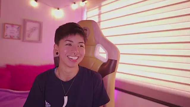 tommy blue online show from April 12, 11:35 am