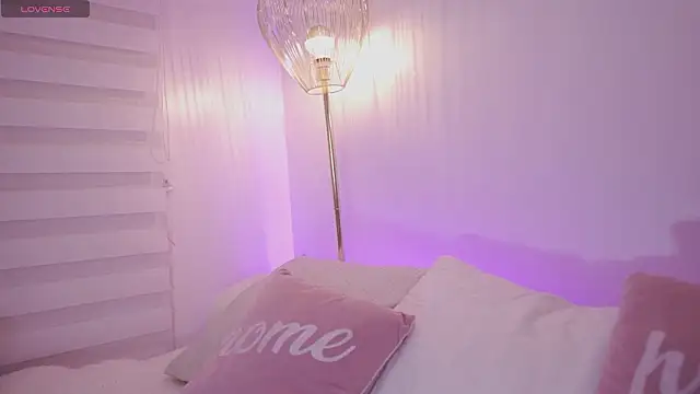 Snapshot of tommy_blue chatting on February 24, 10:10 pm tommy blue online show from February 24, 10:10 pm