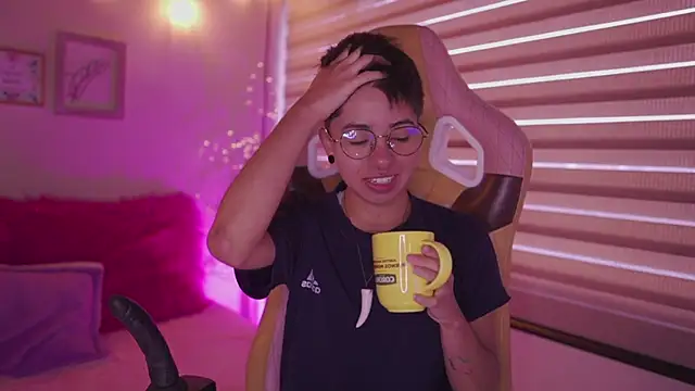 tommy blue online show from April 15, 1:04 pm