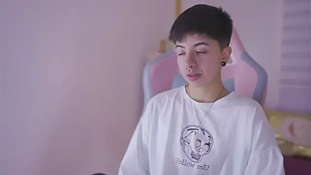 Snapshot of tommy_blue chatting on December 3, 12:59 pm tommy blue online show from December 3, 12:59 pm