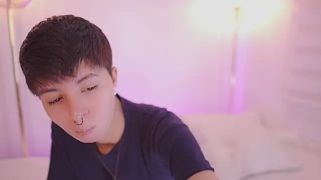 Snapshot of tommy_blue chatting on February 4, 7:09 pm tommy blue online show from February 4, 7:09 pm