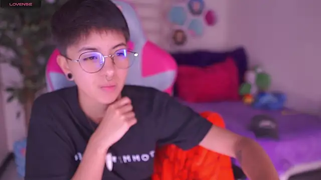 tommy blue online show from April 9, 12:56 am