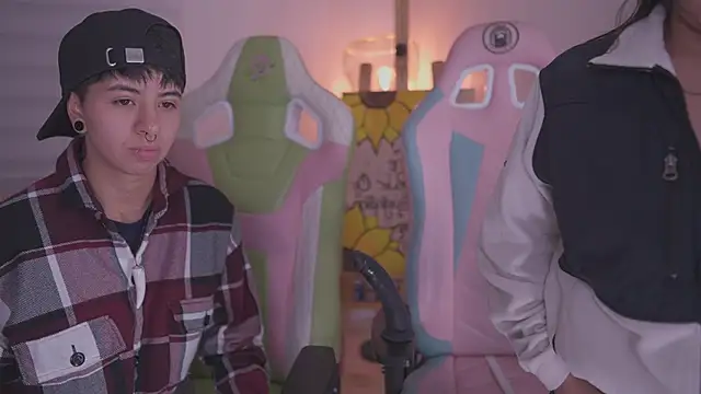 Snapshot of tommy_blue chatting on November 22, 2:54 am tommy blue online show from November 22, 2:54 am