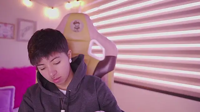 tommy blue online show from March 6, 12:33 pm