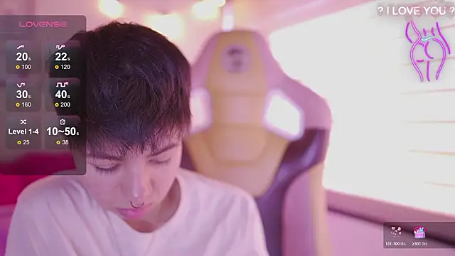 Snapshot of tommy_blue chatting on February 27, 3:01 pm tommy blue online show from February 27, 3:01 pm