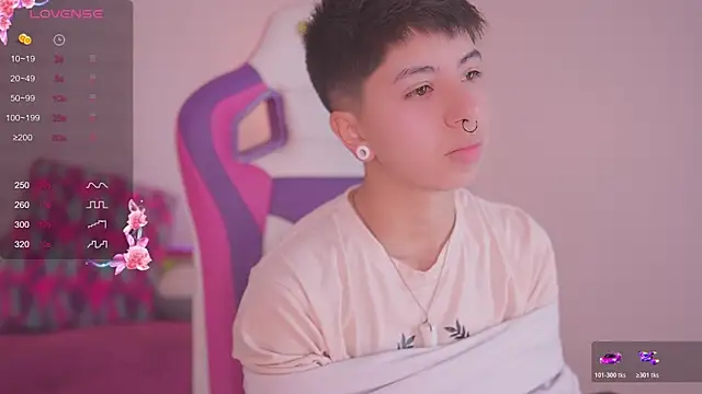 Snapshot of tommy_blue chatting on November 5, 12:19 pm tommy blue online show from November 5, 12:19 pm