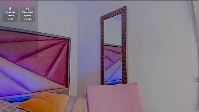 SaskiaGrendel online show from April 2, 12:07 am