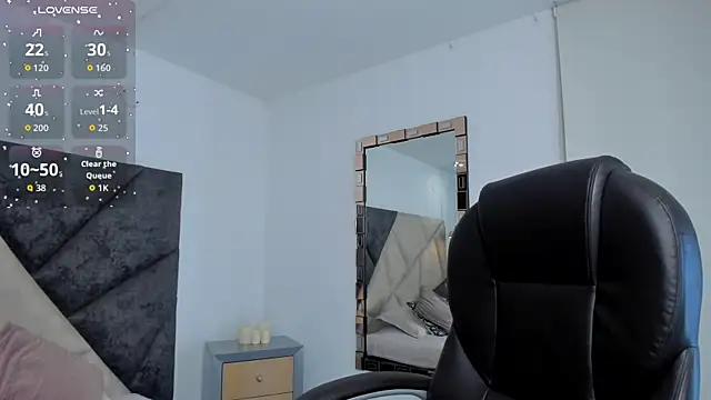 SaskiaGrendel online show from November 28, 12:11 am