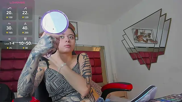 SaskiaGrendel online show from April 13, 11:20 pm