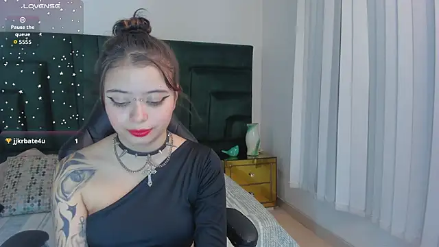 SaskiaGrendel online show from October 25, 12:10 am