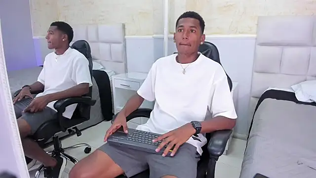 Snapshot of LexiAndDeker chatting on October 28, 6:51 pm LexiAndDeker online show from October 28, 6:51 pm