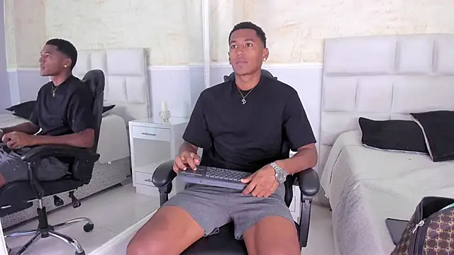 Snapshot of LexiAndDeker chatting on October 31, 6:04 pm LexiAndDeker online show from October 31, 6:04 pm