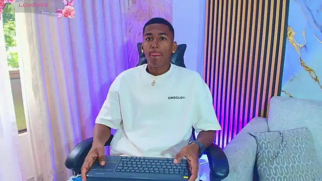 Snapshot of LexiAndDeker chatting on October 10, 3:57 pm LexiAndDeker online show from October 10, 3:57 pm