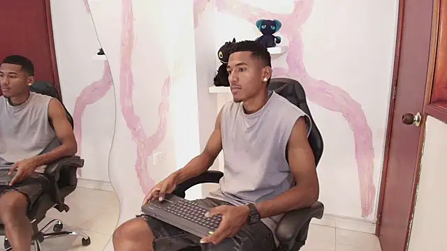 Snapshot of LexiAndDeker chatting on September 19, 5:39 pm LexiAndDeker online show from September 19, 5:39 pm