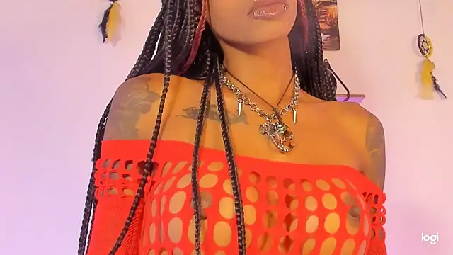 Snapshot of Aprillebony chatting on October 1, 1:00 am Aprillebony online show from October 1, 1:00 am