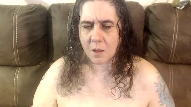 Dreaming Of Blue online show from February 8, 9:23 pm